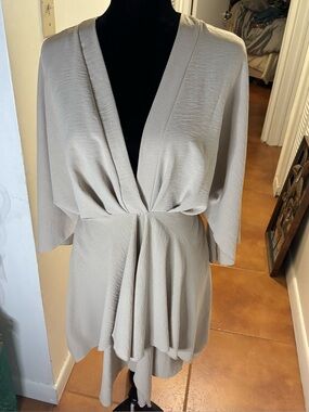 Women’s short dress “Venti6” deep v neck, beautiful sleeves, beige Brand New TAG